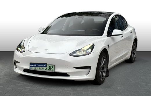 Tesla Model 3 – auto używane w najmie